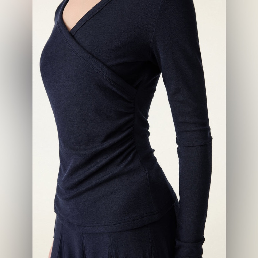 OGL Navy Lyocell Wool Surplice Ruched Long Sleeve Top Size Large NWT - Picture 4 of 8